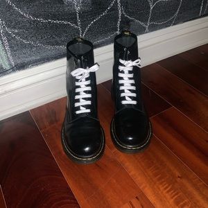 Patent black docs size 8